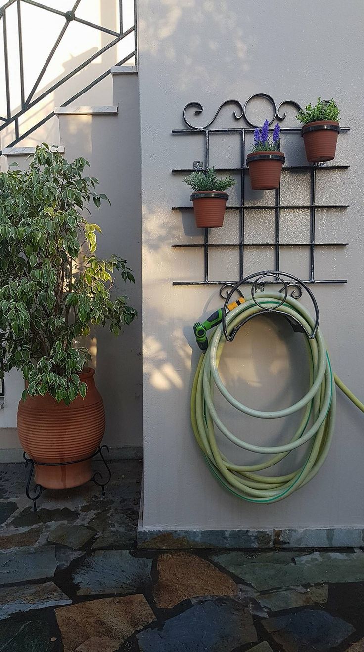 Garden Hose Holder with Planter Grid – Black